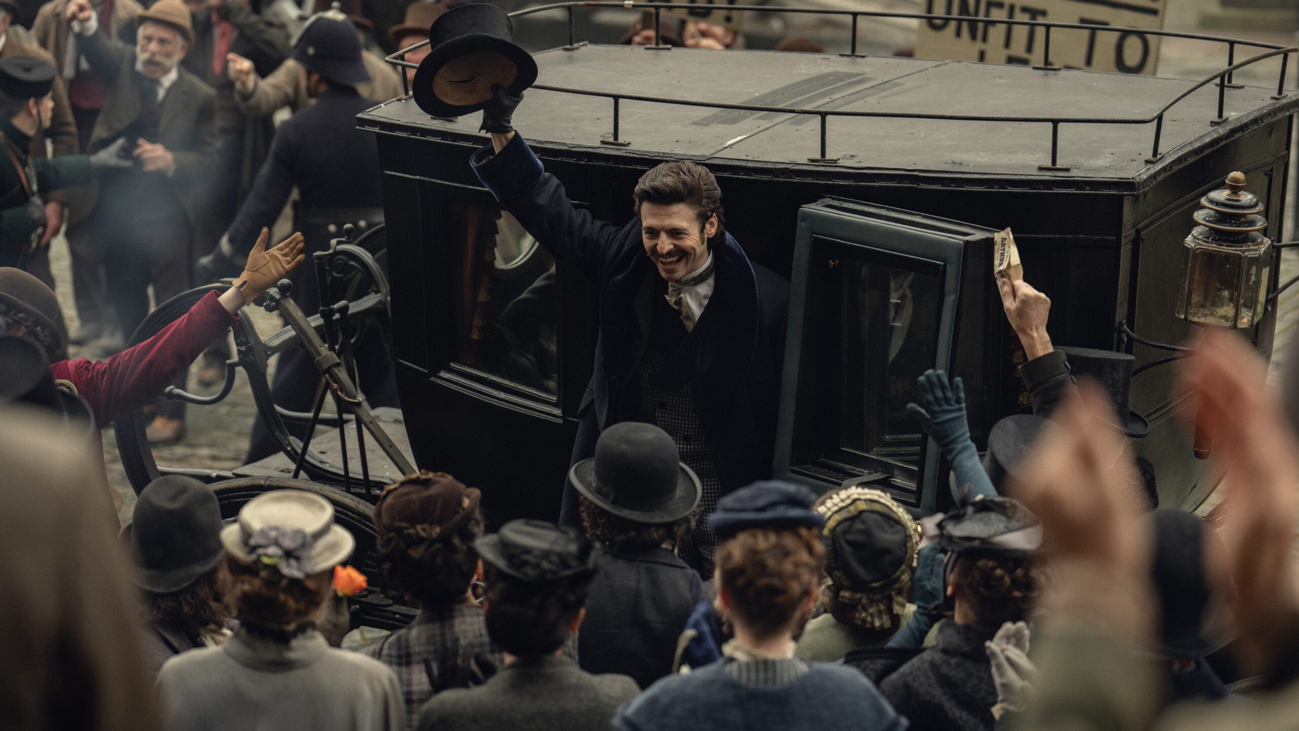 Anthony Boyle stepping out of a carriage in 'House of Guinness'